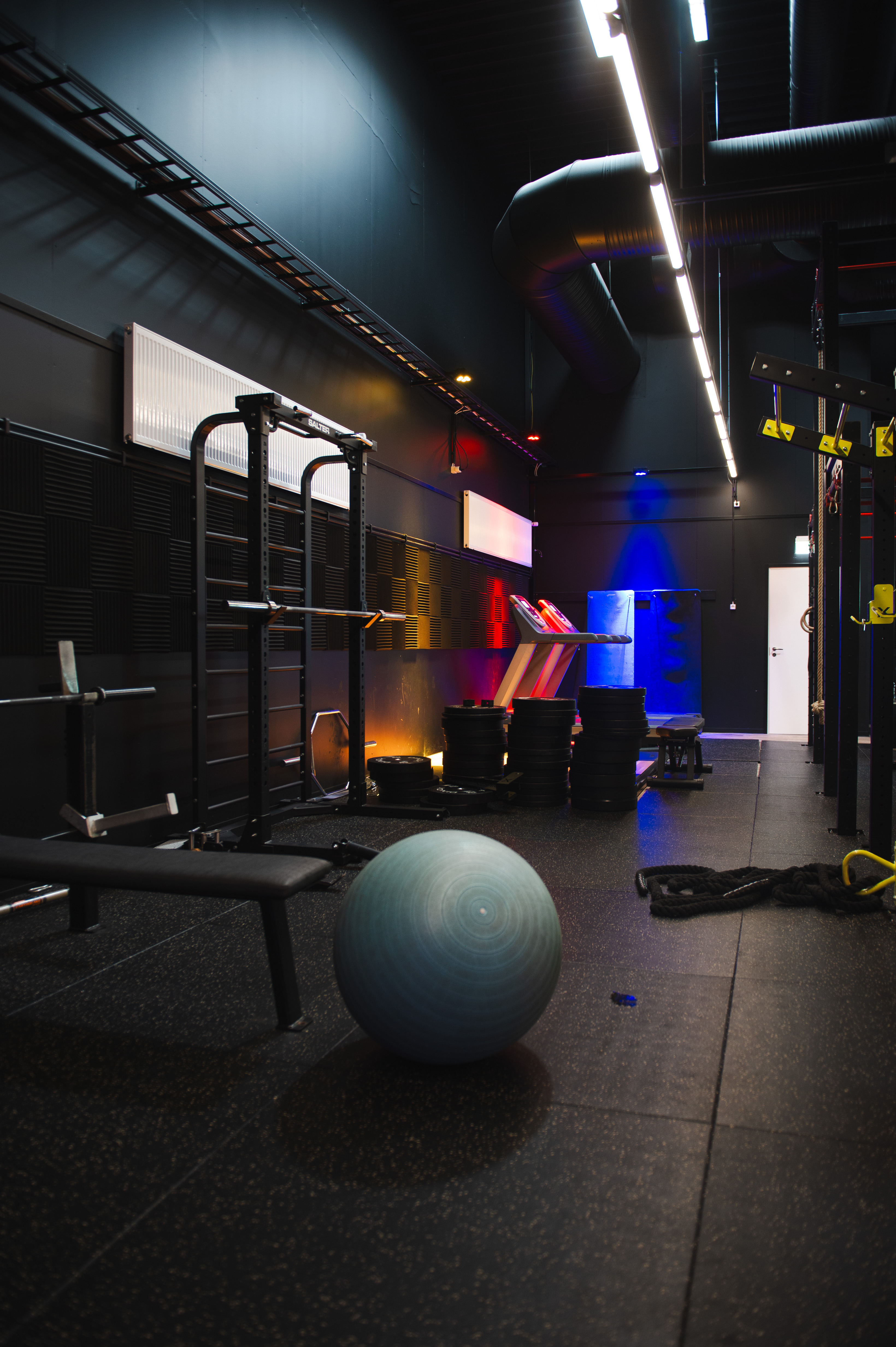 Treenihotelli Wasto Inn kuntosali vapaat painot