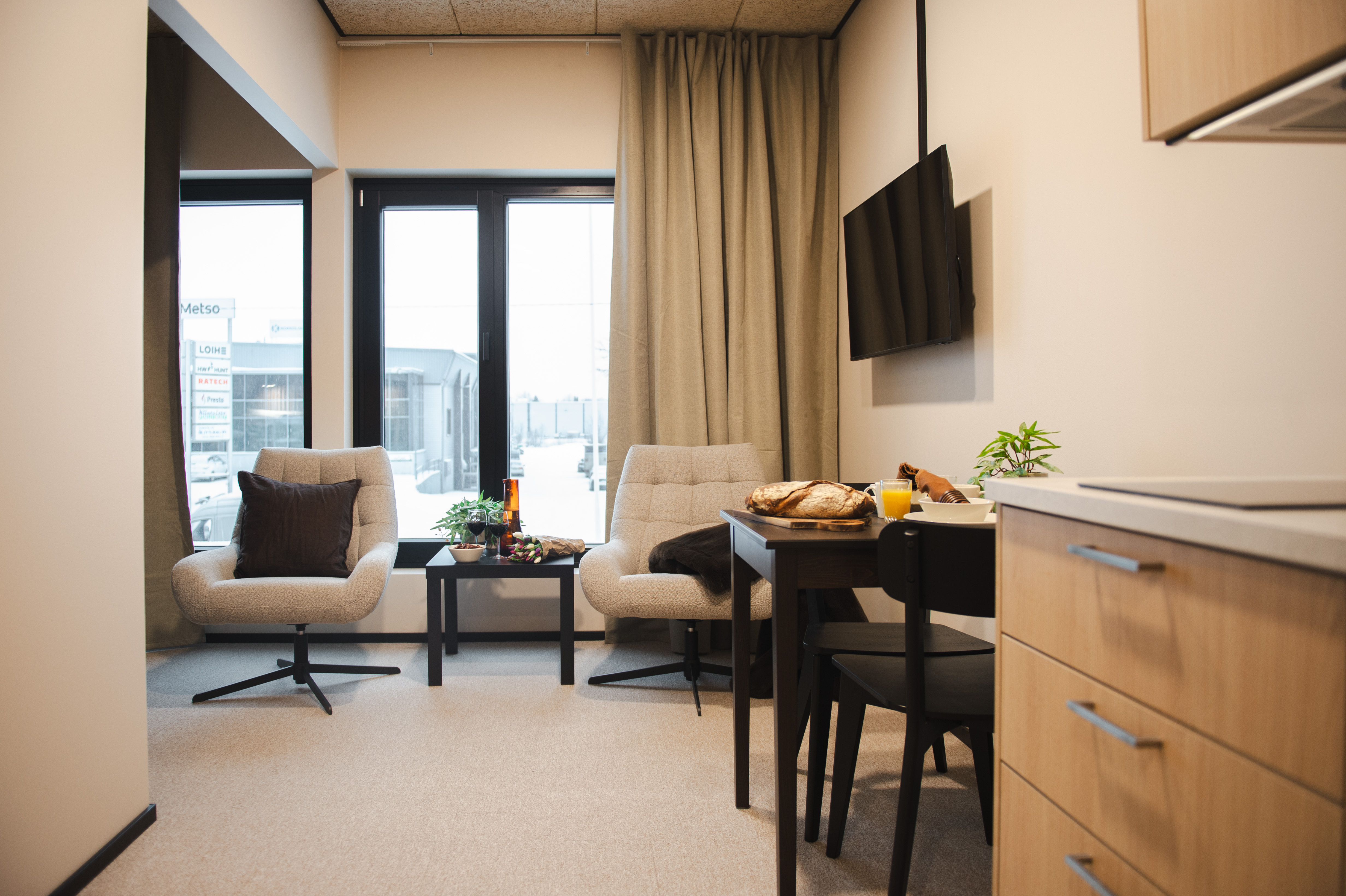 Treenihotellin huone Hotel Wasto Innissä